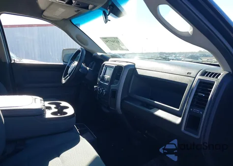 2017 Ram 1500 Express 4X4 5'7 Box из США, поврежденный, VIN 3C6RR7KTXHG573757